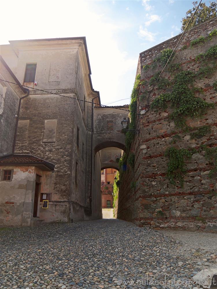 Azeglio (Biella, Italy) - Narrow street toward the castle